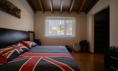 Residencia en Venta con jardín y alberca en Zavaleta