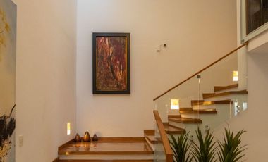 Residencia en Venta con jardín y alberca en Zavaleta