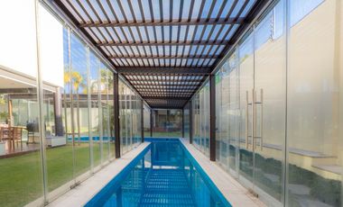 Residencia en Venta con jardín y alberca en Zavaleta