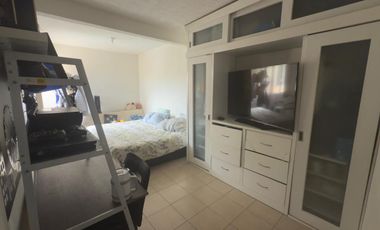 enta de casa en esquina con terreno excedente, áreas verdes y acceso a CDMX