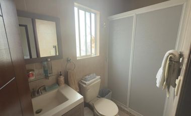 enta de casa en esquina con terreno excedente, áreas verdes y acceso a CDMX