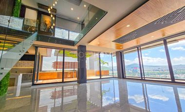 Exclusivo Penthouse de lujo EN RENTA con doble altura de dos pisos