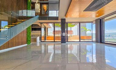 Exclusivo Penthouse de lujo EN RENTA con doble altura de dos pisos