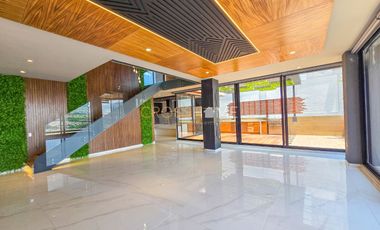 Exclusivo Penthouse de lujo EN RENTA con doble altura de dos pisos