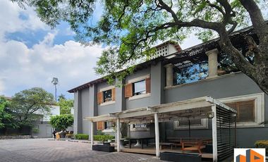 Planta Alta de esta Casa en Renta con espectacular terraza , en Altavista, San Ángel  para Uso Comercial o de Oficinas.