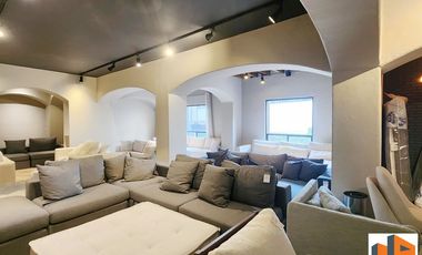 Planta Alta de esta Casa en Renta con espectacular terraza , en Altavista, San Ángel  para Uso Comercial o de Oficinas.