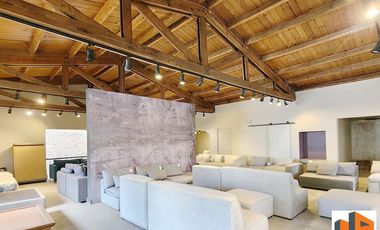 Planta Alta de esta Casa en Renta con espectacular terraza , en Altavista, San Ángel  para Uso Comercial o de Oficinas.