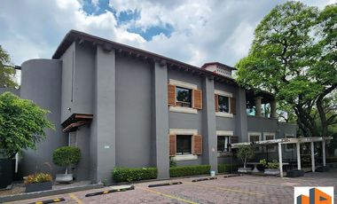 Planta Alta de esta Casa en Renta con espectacular terraza , en Altavista, San Ángel  para Uso Comercial o de Oficinas.