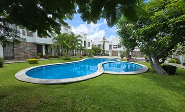 Casa en condominio con alberca en venta