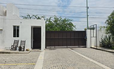 Casa en condominio con alberca en venta