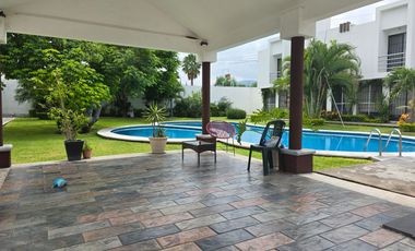Casa en condominio con alberca en venta