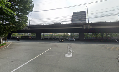 House and Lot in Makati City For Sale