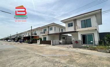 บ้านแฝด หมู่บ้าน เดอะไนน์ รังสิต คลอง 9 เนื้อที่ 36.8 ตรว. ใกล้วัดลานนา ถนนรังสิต-นครนายก ตำบลลำลูกกา อำเภอลำลูกกา จังหวัดปทุมธานี