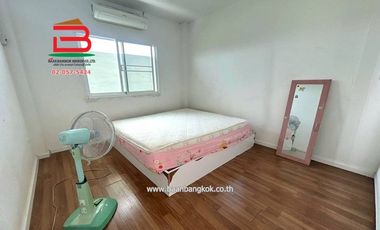 บ้านแฝด หมู่บ้าน เดอะไนน์ รังสิต คลอง 9 เนื้อที่ 36.8 ตรว. ใกล้วัดลานนา ถนนรังสิต-นครนายก ตำบลลำลูกกา อำเภอลำลูกกา จังหวัดปทุมธานี