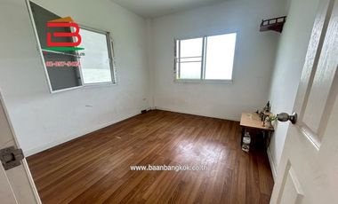 บ้านแฝด หมู่บ้าน เดอะไนน์ รังสิต คลอง 9 เนื้อที่ 36.8 ตรว. ใกล้วัดลานนา ถนนรังสิต-นครนายก ตำบลลำลูกกา อำเภอลำลูกกา จังหวัดปทุมธานี