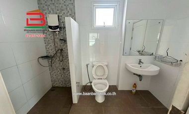 บ้านแฝด หมู่บ้าน เดอะไนน์ รังสิต คลอง 9 เนื้อที่ 36.8 ตรว. ใกล้วัดลานนา ถนนรังสิต-นครนายก ตำบลลำลูกกา อำเภอลำลูกกา จังหวัดปทุมธานี