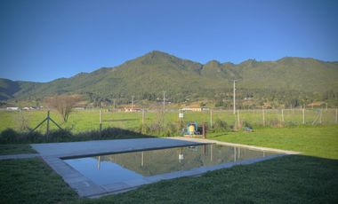 Se vende casa nueva de 340m2 en sitio de 5.000m2, Condominio Valle Tranquilo, Zapallar, Curicó