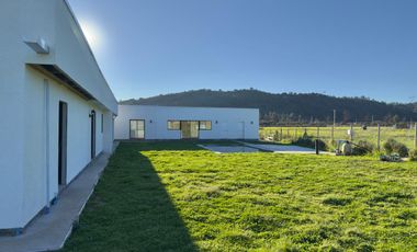 Se vende casa nueva de 340m2 en sitio de 5.000m2, Condominio Valle Tranquilo, Zapallar, Curicó