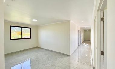 Se vende casa nueva de 340m2 en sitio de 5.000m2, Condominio Valle Tranquilo, Zapallar, Curicó