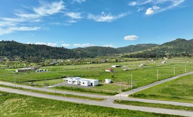 Se vende casa nueva de 340m2 en sitio de 5.000m2, Condominio Valle Tranquilo, Zapallar, Curicó