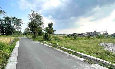 Tanah pekarangan tinggal baliknama di jakal km12. Dkt lapangan klidon