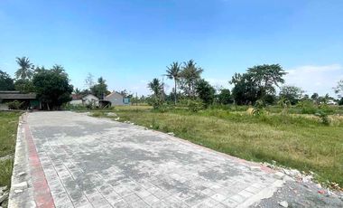 Tanah pekarangan tinggal baliknama di jakal km12. Dkt lapangan klidon