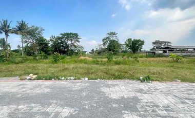 Tanah pekarangan tinggal baliknama di jakal km12. Dkt lapangan klidon