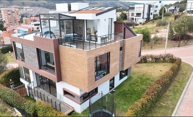 SE VENDE CASA CAMPESTRE EN CONJUNTO CERRADO TUNJA