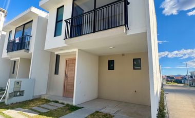 CASA por estrenar dentro de condominio EN RENTA ubicada en Ricaurte sector colegio Sudamericano