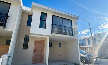 CASA por estrenar dentro de condominio EN RENTA ubicada en Ricaurte sector colegio Sudamericano