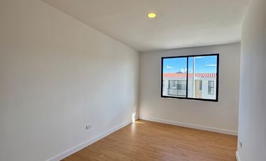 CASA por estrenar dentro de condominio EN RENTA ubicada en Ricaurte sector colegio Sudamericano