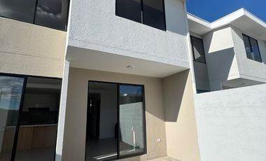 CASA por estrenar dentro de condominio EN RENTA ubicada en Ricaurte sector colegio Sudamericano