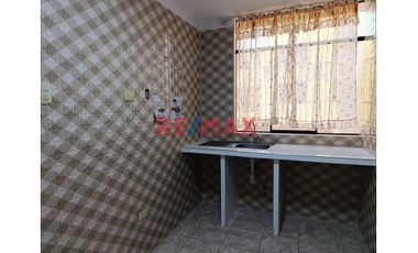Alquilo Mini Departamento En Piso 2, Vista Exterior En Urb. San Isidro Etapa I, S/. 1200 Soles Area 60M2