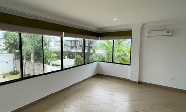 Casa de Alquiler en Samborondón, Urbanización Biblos