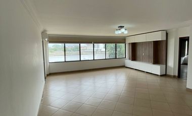 Casa de Alquiler en Samborondón, Urbanización Biblos