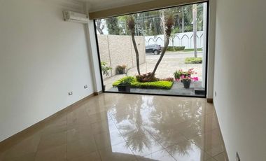 Casa de Alquiler en Samborondón, Urbanización Biblos