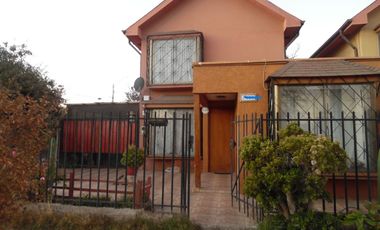 Linda casa esquina en el Pedregal de Buin