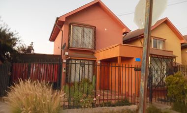 Linda casa esquina en el Pedregal de Buin