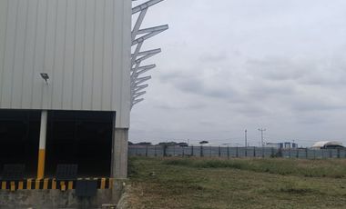 VENTA DE BODEGA NUEVA EN ZONA FRANCA PALMASECA.- LA ESMERALDA