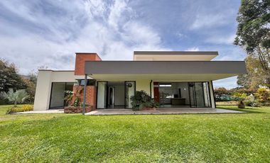 SE VENDE CASA CAMPESTRE EN PEREIRA VIA ARMENIA