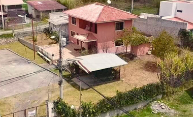 En venta casa con terreno amplio con 1180.13M2 | Sector Ricuaurte | Cuenca