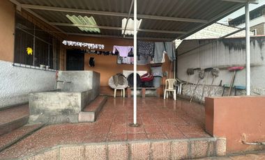 CASA ECONÒMICA EN EL CENTRO DE AZOGUES