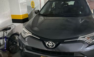 Vendo hermoso apartamento remodelado piso 3 en escalas en laureles con parqueadero