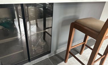 Vendo hermoso apartamento remodelado piso 3 en escalas en laureles con parqueadero