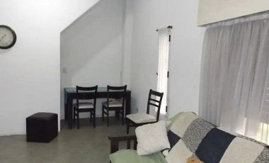 CASA AMPLIA Y CON PISCINA - barrio Villa Club