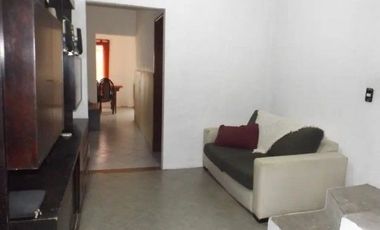 CASA AMPLIA Y CON PISCINA - barrio Villa Club