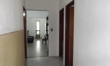 CASA AMPLIA Y CON PISCINA - barrio Villa Club