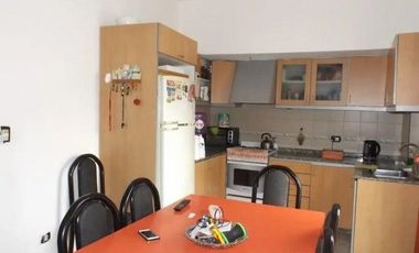 CASA AMPLIA Y CON PISCINA - barrio Villa Club