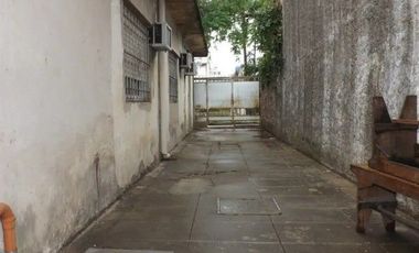 CASA AMPLIA Y CON PISCINA - barrio Villa Club