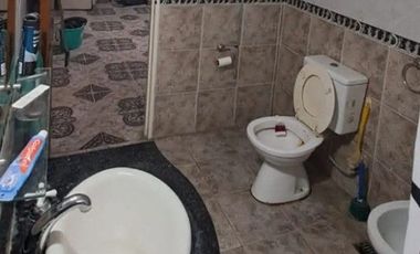 CASA AMPLIA, COCHERA, PARQUE Y DEPENDENCIA